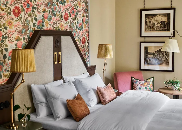 Home Hotel Savoy
